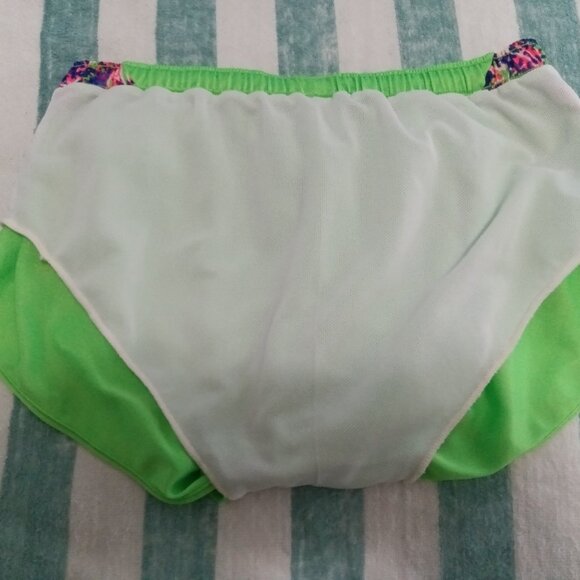 NWOT NEW BALANCE RUNNING SHORTS LIME GREEN WITH SIDE ACCENTS, ASIAN SIZE "O" - Picture 7 of 8